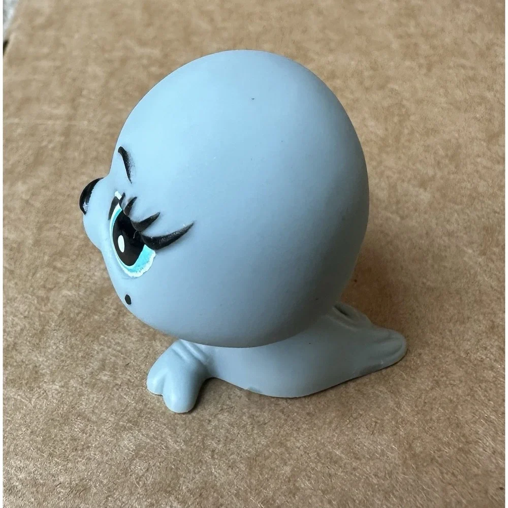 Littlest Pet Shop Gray Seal With Blue Eyes TM & MGA